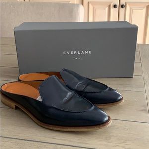 Everlane navy mules (like new)